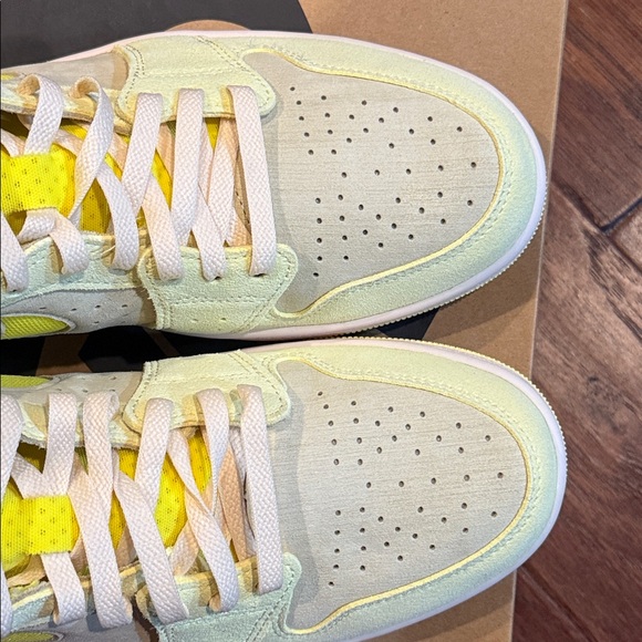 Size 10 Nike Zoom Air High-Tops - Yellow and White (Worn Once) - Picture 12 of 13
